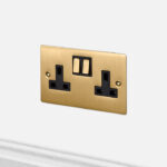 2G UK Socket / Brass