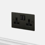 2G UK Socket / Smoked Bronze