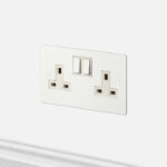 2G UK Socket / White